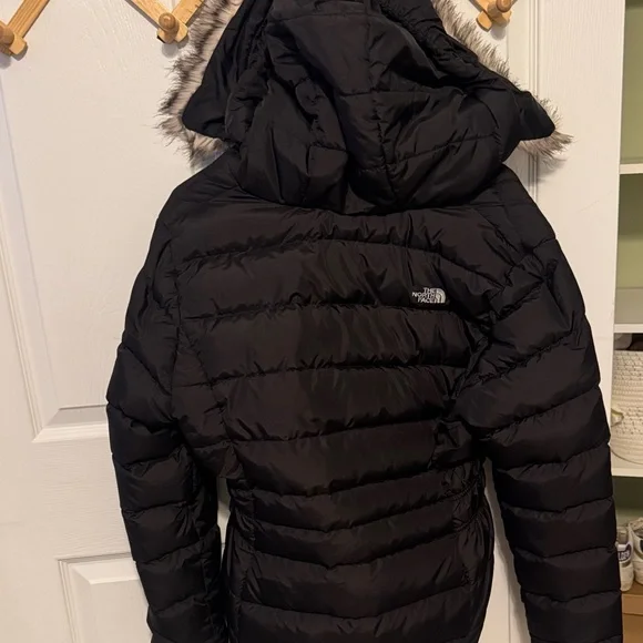 North Face Women's Gotham Black Puffer Jacket - Picture 5 of 5